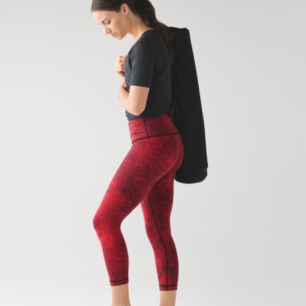 Lululemon Wunder Under Crop (Hi-Rise)Luon Spray Jacquard True Red Black